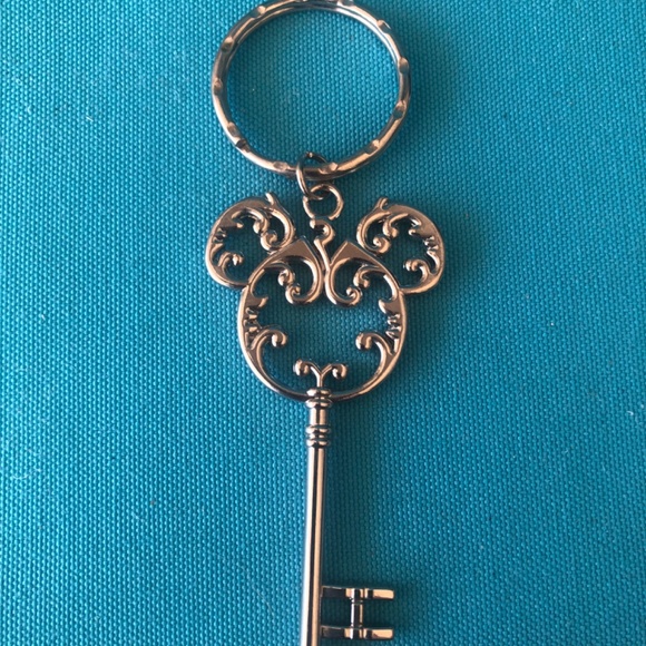 Authentic Disney Mickey Ears Filigree Keyring - Picture 1 of 5